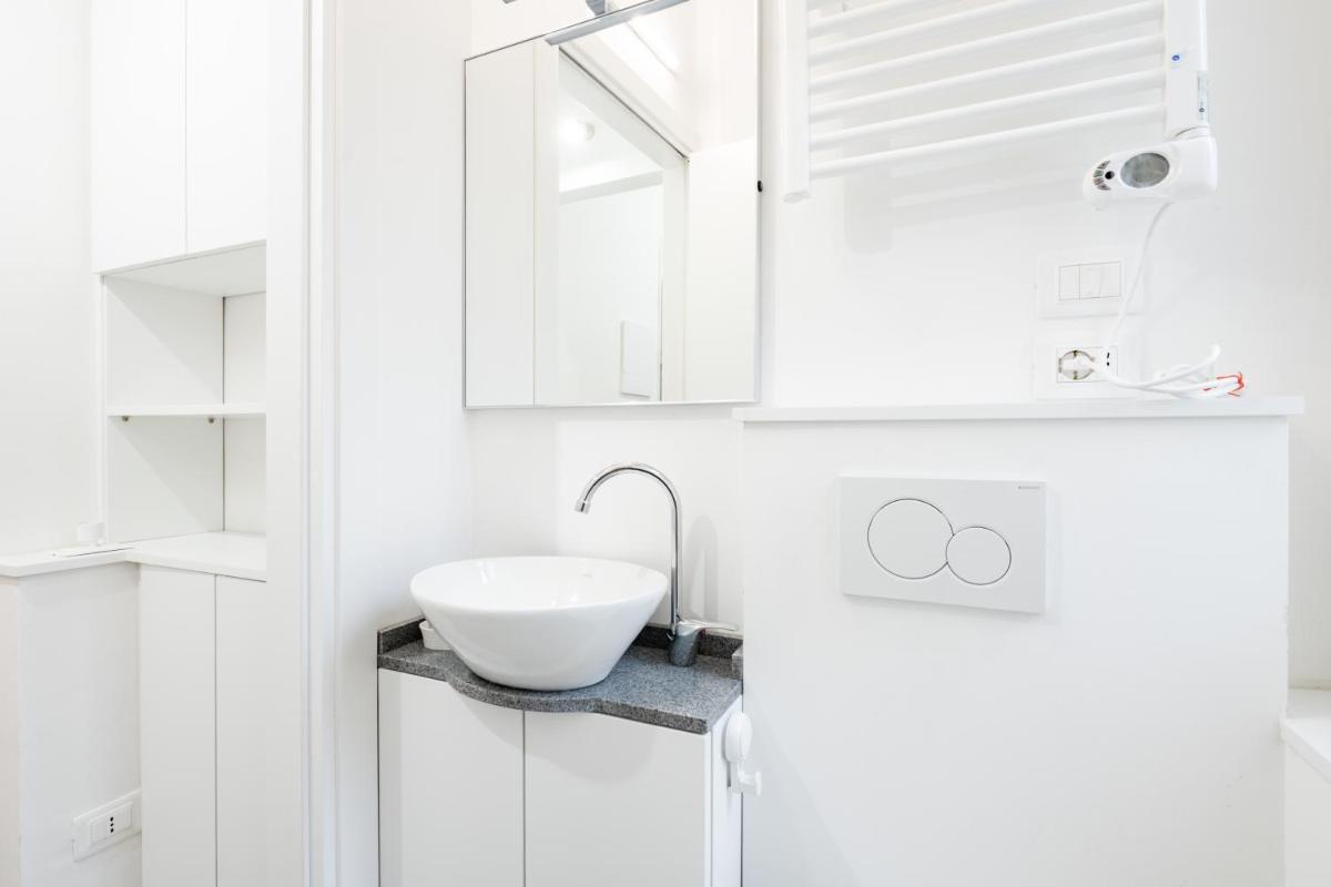 Viuzzo 7 - Florence White Apartment - image 5