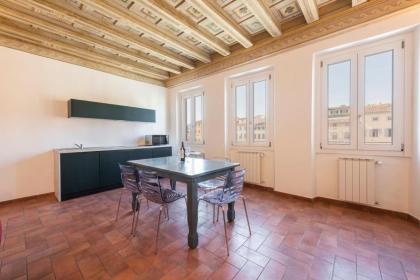 Santa Croce Palace - image 10