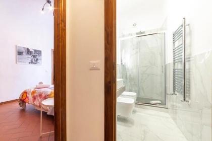 2 bedrooms Tuscany-style apartment in Santa Croce - image 29