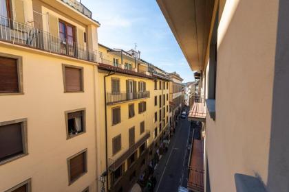 Ponte Vecchio Deluxe Apartments - image 17