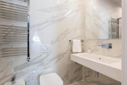 Ponte Vecchio Deluxe Apartments - image 19