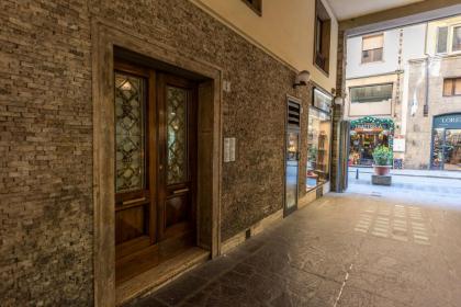 Ponte Vecchio Deluxe Apartments - image 20
