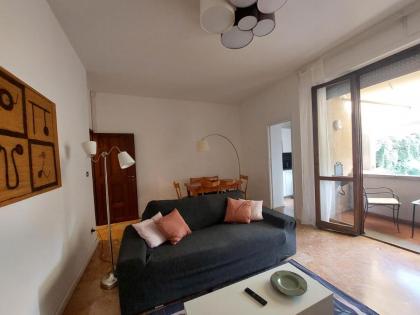 Castiglione Apartment near the center - image 21