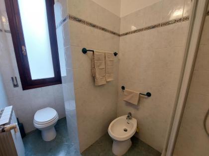 Castiglione Apartment near the center - image 22