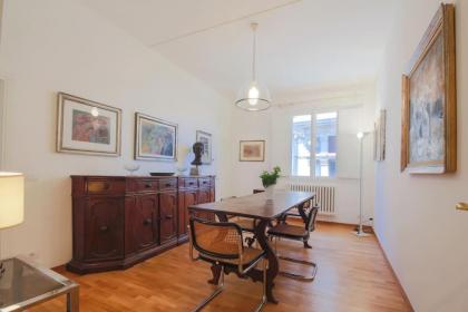 Apartments Florence- Biblioteca apartment with view - image 10