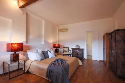 Apartments Florence- Biblioteca apartment with view - image 14