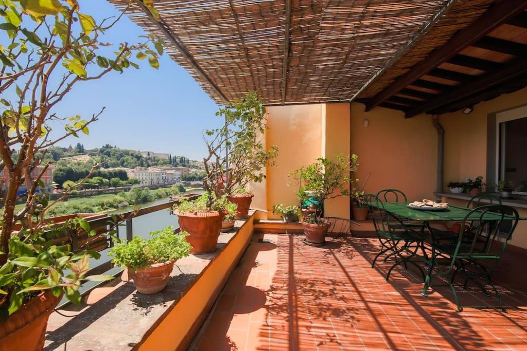 Apartments Florence- Biblioteca apartment with view - image 2