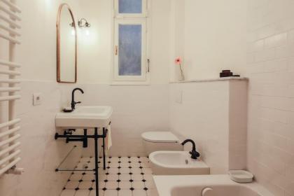 Apartments Florence- Biblioteca apartment with view - image 21