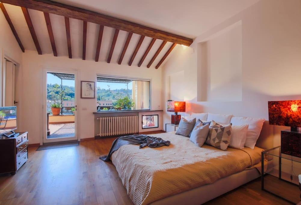 Apartments Florence- Biblioteca apartment with view - image 4