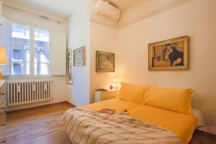 Apartments Florence- Biblioteca apartment with view - image 5