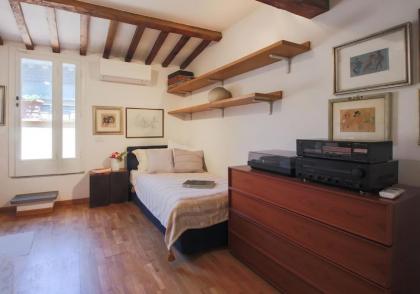 Apartments Florence- Biblioteca apartment with view - image 6