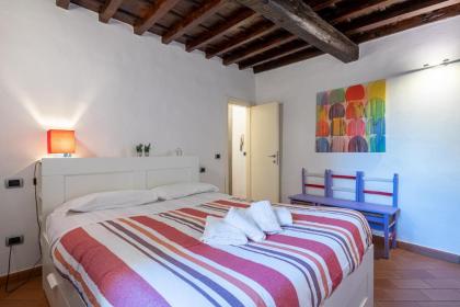 Sant’Ambrogio Colorful Apartment