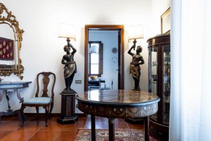 Palazzo Cecchi Luxury Apartment - image 24