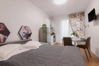 sunflower suite - image 11