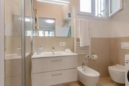 sunflower suite - image 2