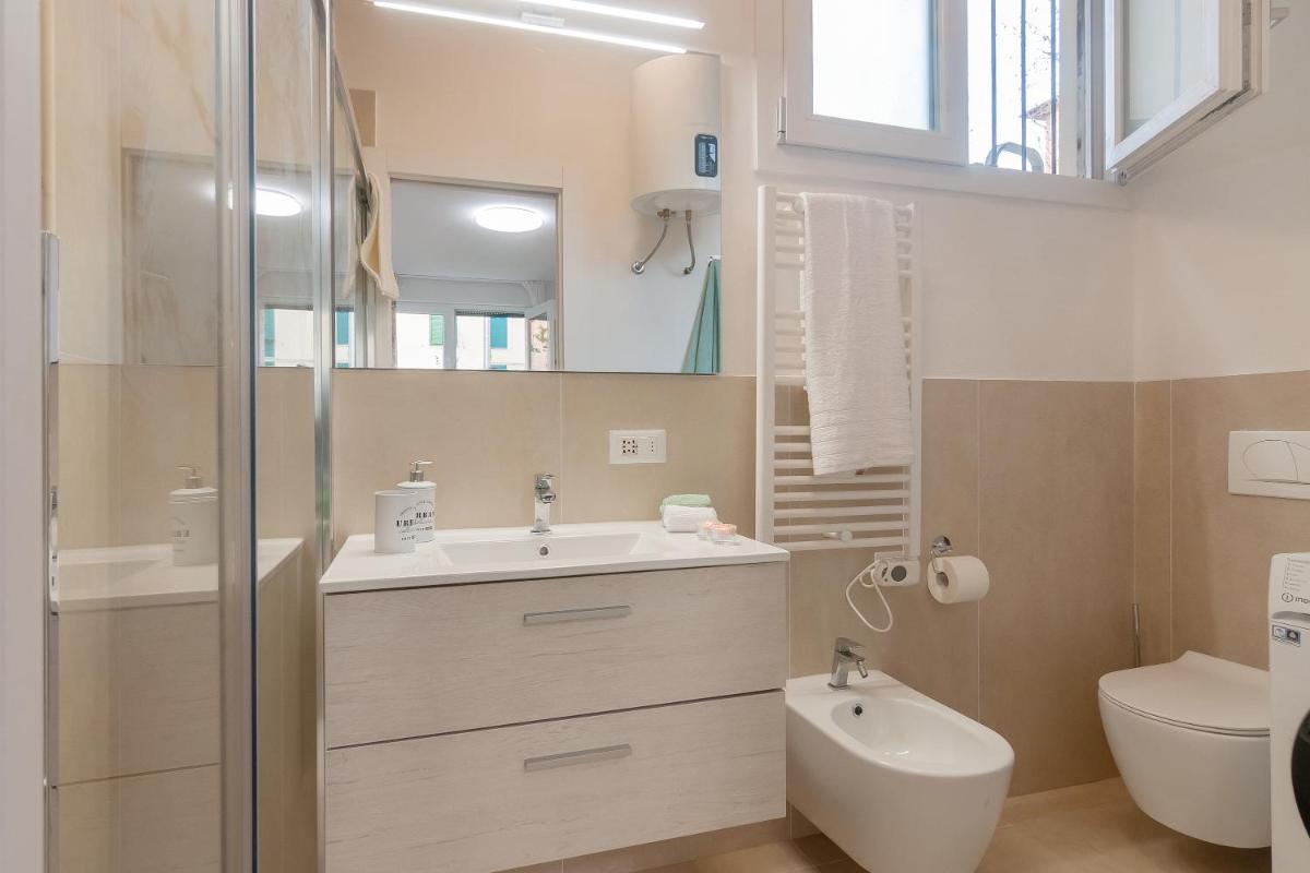sunflower suite - image 2