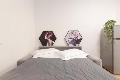sunflower suite - image 3
