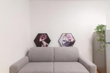 sunflower suite - image 4