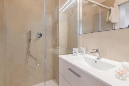 sunflower suite - image 5