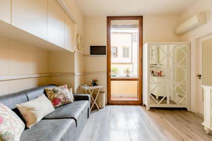 Charming Studio next to the Duomo - image 12