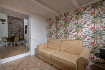 Ravel Cozy Apartment Near The Duomo - image 2