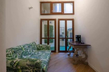 Ravel Cozy Apartment Near The Duomo - image 4