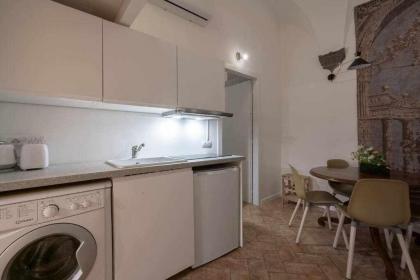 Ravel Cozy Apartment Near The Duomo - image 5