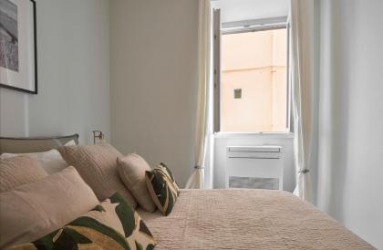 3 Master Bedrooms With Balcony on the River with Views - image 18