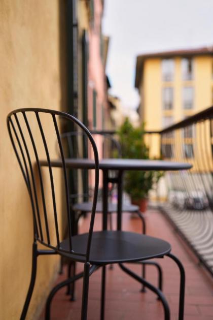 3 Master Bedrooms With Balcony on the River with Views - image 30