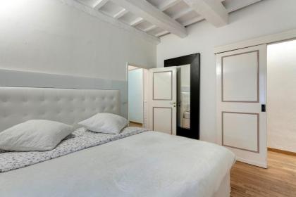Cosy apartment with perfect location fast Wifi - image 4