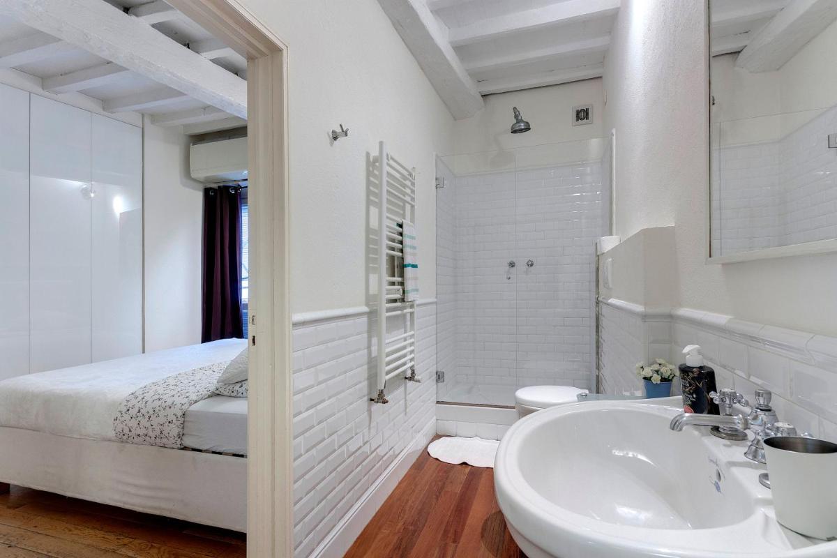 Cosy apartment with perfect location fast Wifi - image 5