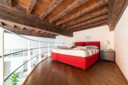 Guelfi loft in a historic palace - image 16