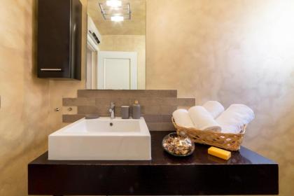 Guelfi loft in a historic palace - image 26