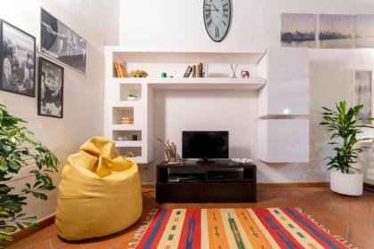 Guelfi loft in a historic palace - image 3