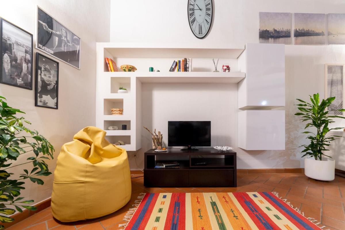 Guelfi loft in a historic palace - image 3