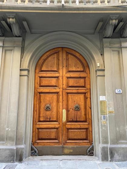 Guelfi loft in a historic palace - image 30