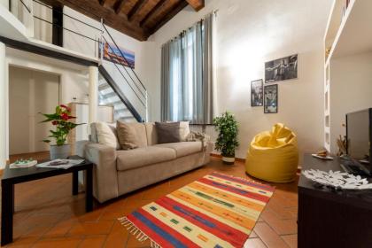 Guelfi loft in a historic palace - image 8