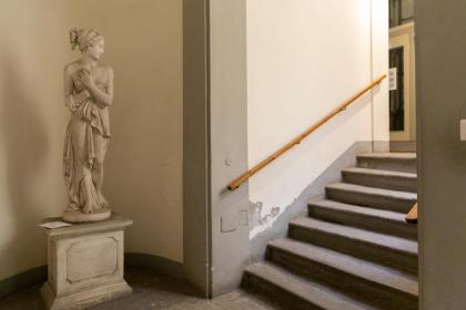 Guelfi loft in a historic palace - image 9