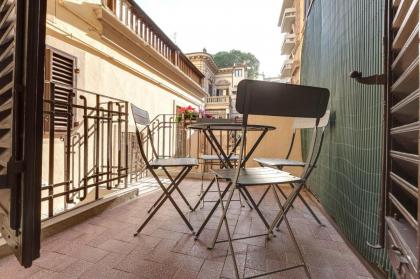 Central Berchet with Terrace and Private Entrance - image 17