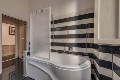 Apartments Florence Golden Tower with View - image 22