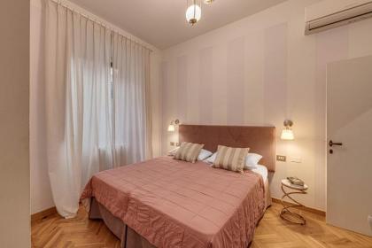 Apartments Florence Golden Tower with View - image 23