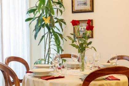 The paintress home with private patio - image 21