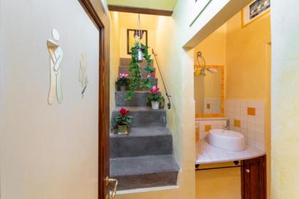 The paintress home with private patio - image 29