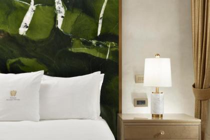 Luxury Apartments by Palazzo Portinari Salviati - image 25