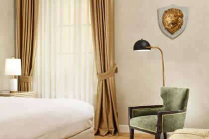 Luxury Apartments by Palazzo Portinari Salviati - image 26
