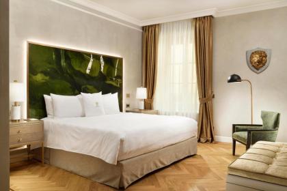 Luxury Apartments by Palazzo Portinari Salviati - image 28