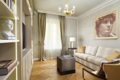 Luxury Apartments by Palazzo Portinari Salviati - image 30