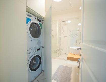 Windows on Dome Luxury Rooftop - image 21