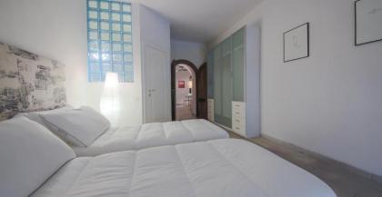 Duomo Deluxe Apartment - image 24