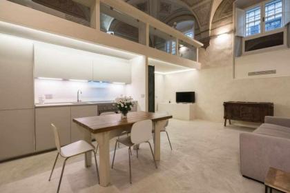 Cherubini Apartment With Frescoes